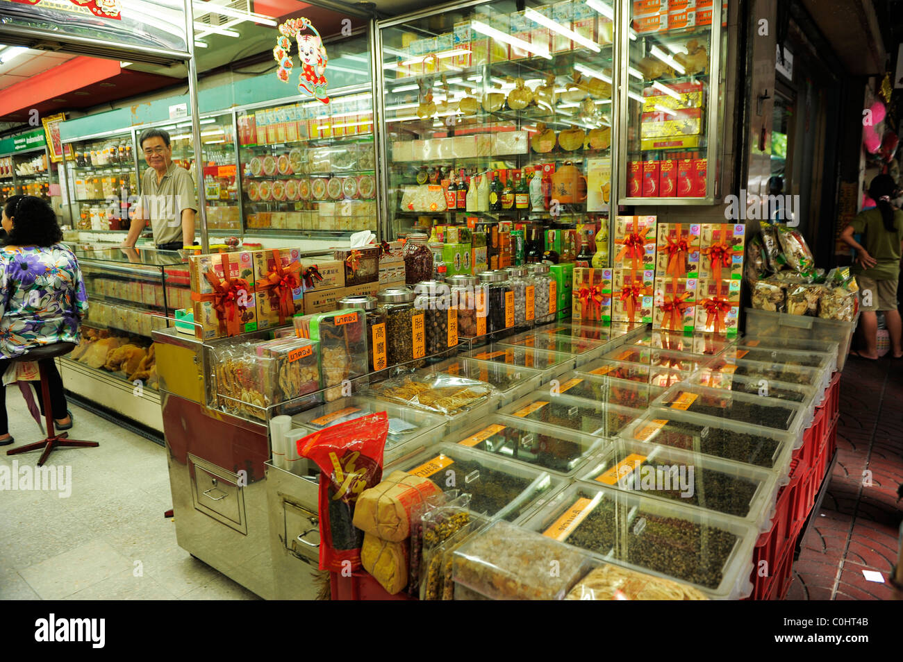 Médecine chinoise à base de plantes et d'aliments exotiques, étrange magasin chinatown , Bangkok, Thaïlande Banque D'Images