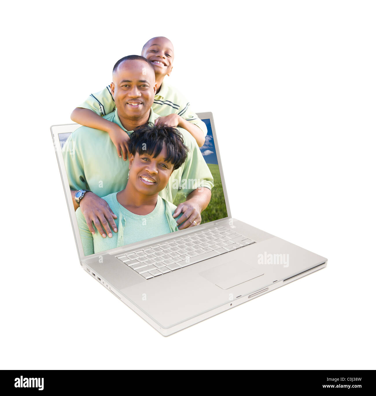 Happy African American Family dans un écran d'ordinateur portable isolé sur blanc. Banque D'Images