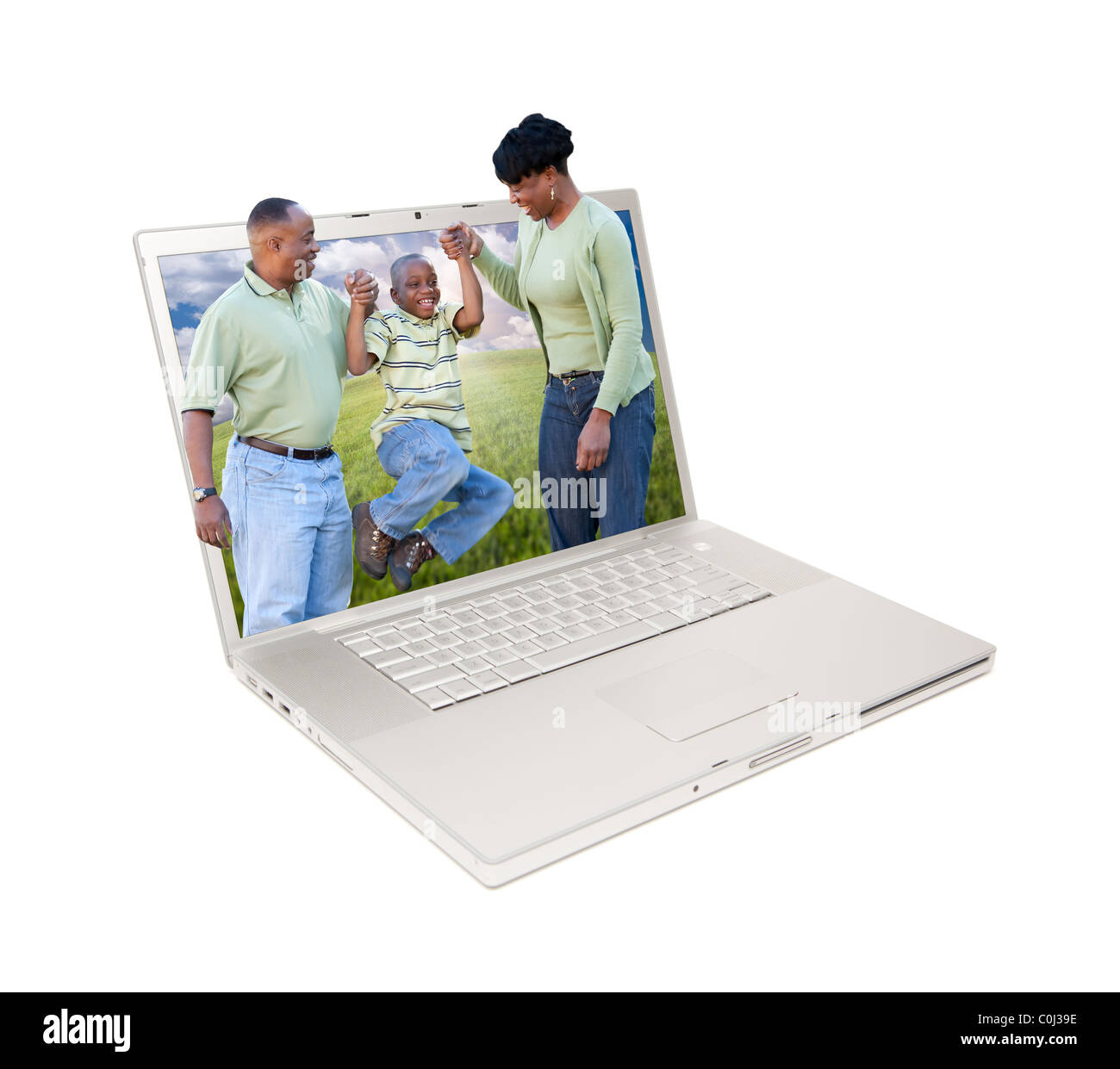 Happy African American Family dans un écran d'ordinateur portable isolé sur blanc. Banque D'Images