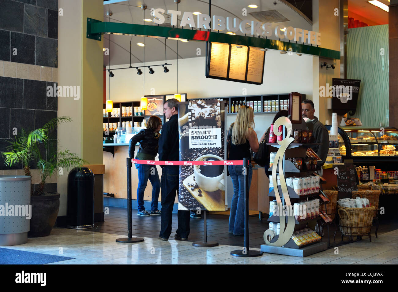 Café Starbucks store dans un centre commercial, San Jose, Californie, CA Banque D'Images