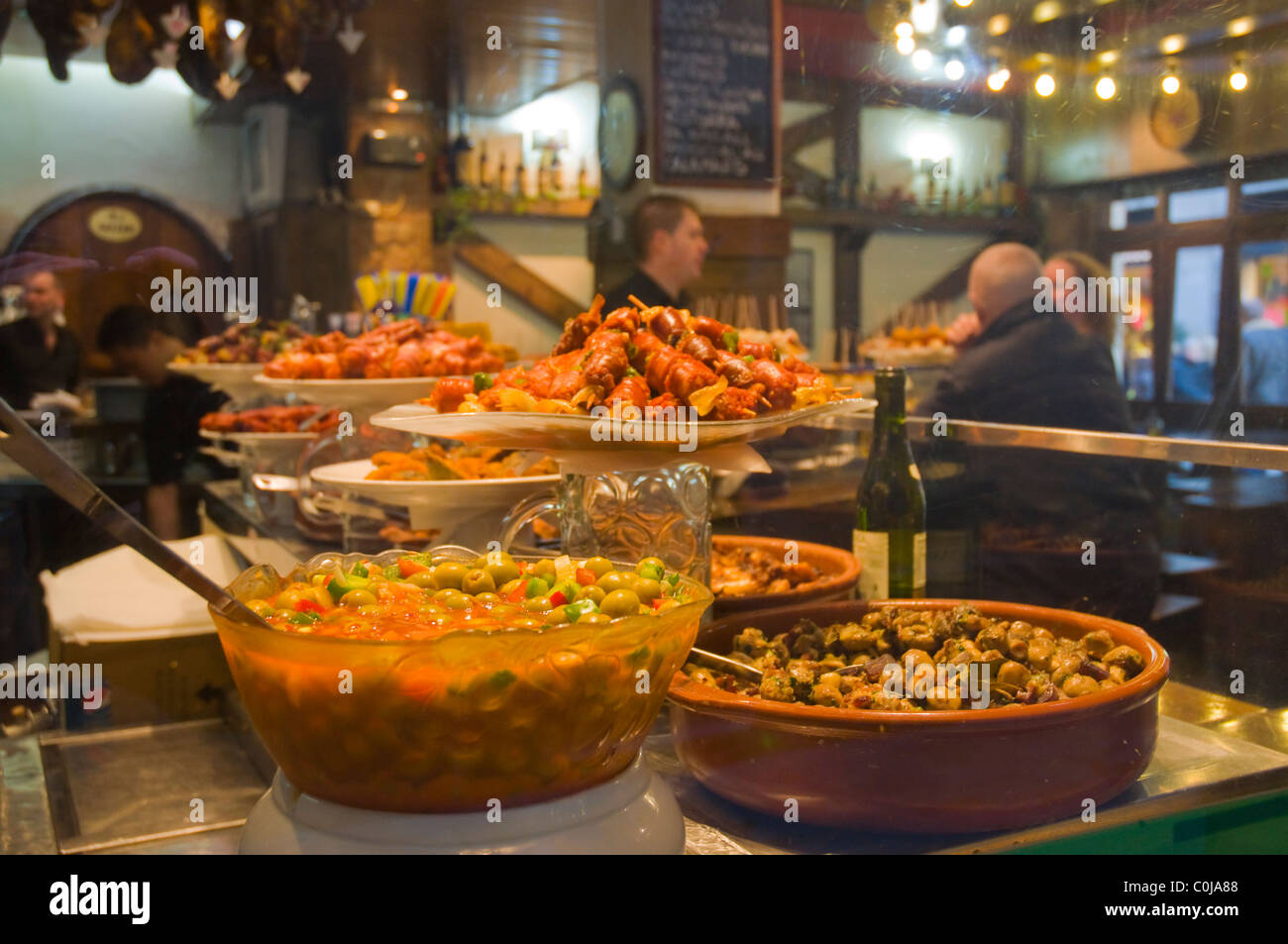 Restaurant bar à tapas intérieur Barri Gotic Barcelone Catalogne Espagne Europe district Banque D'Images
