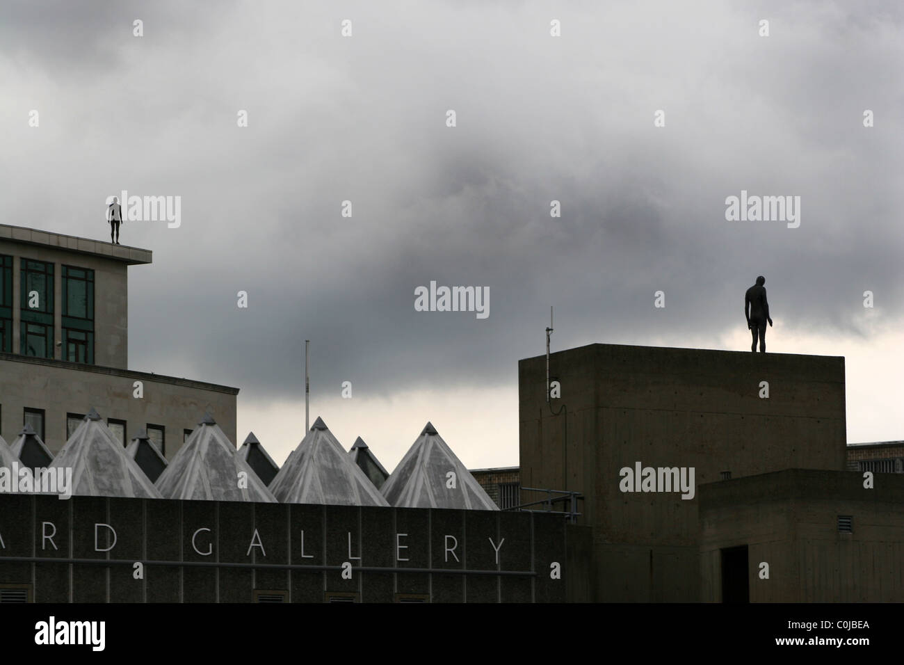 Event Horizon est le nom d'une sculpture publique installation par l'artiste anglais Antony Gormley. Southbank, Londres UK. Banque D'Images