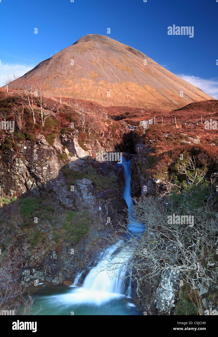 Cascade de montagne, 'Glamaig' Cuillin, île de Skye, en Ecosse. Banque D'Images