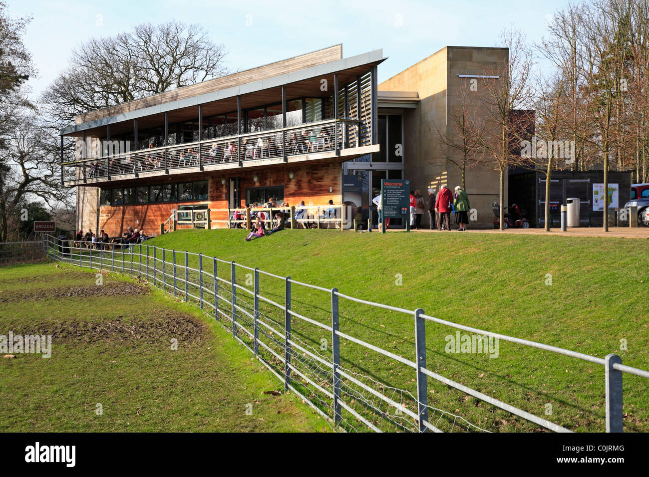 Centre d'accueil et un café au YSP Yorkshire Sculpture Park, West Bretton, Wakefield, West Yorkshire, Angleterre, Royaume-Uni. Banque D'Images