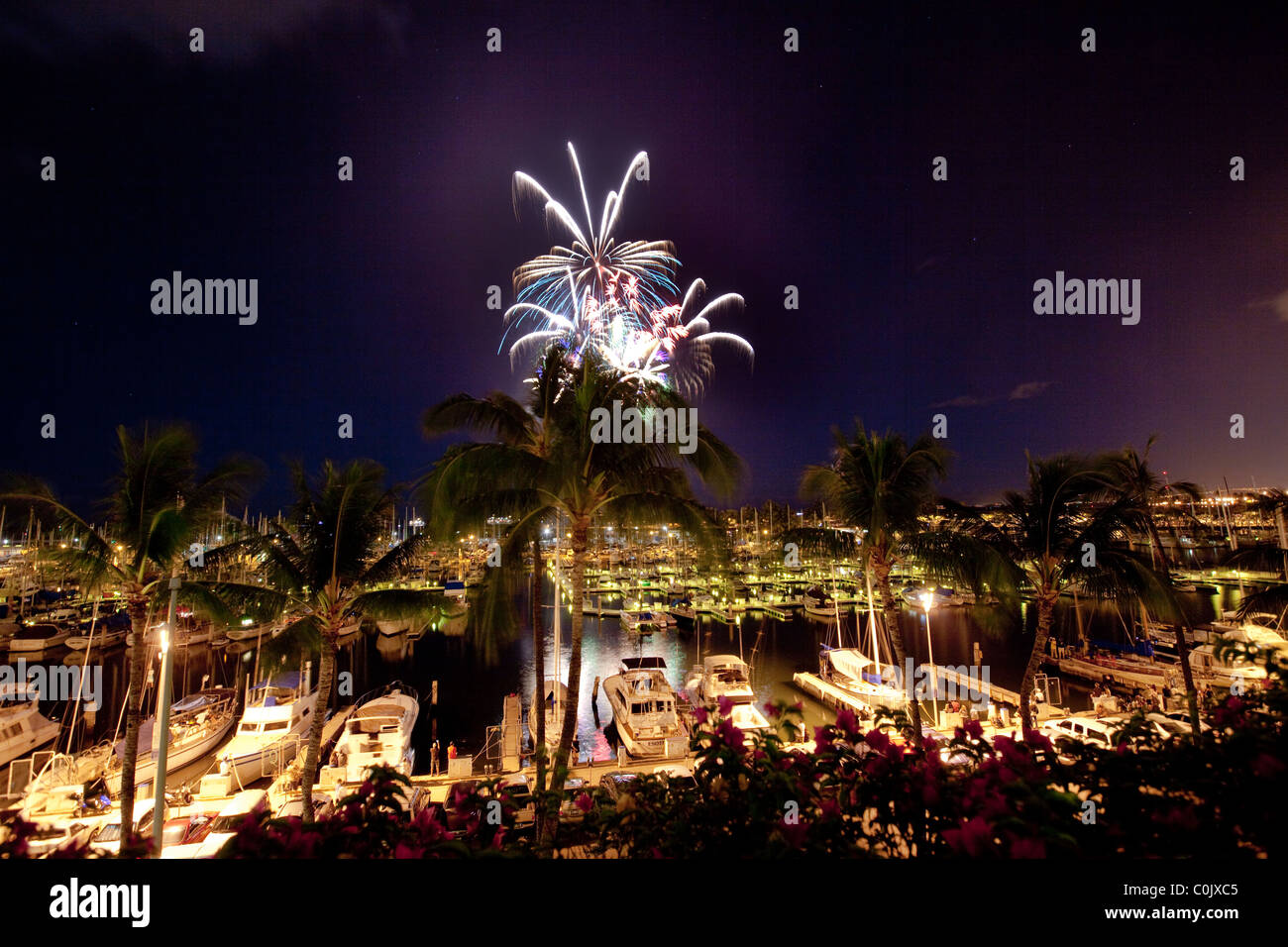 Quatrième de juillet d'artifice, Ala Wai Yacht Harbour, Waikiki, Honolulu, Oahu, Hawaii Banque D'Images