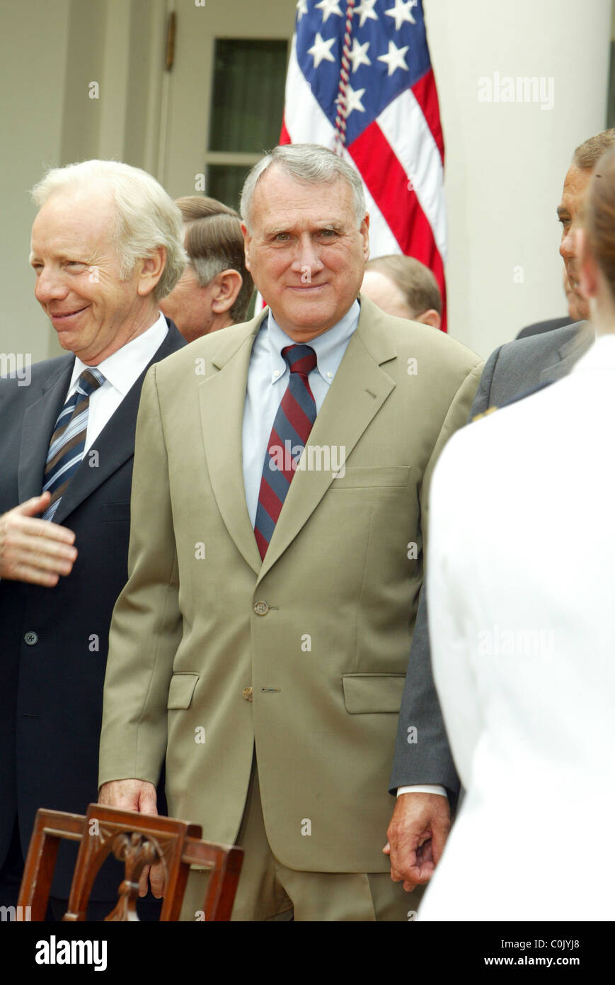 Les membres du Congrès et du Sénat Le président George W Bush a signé la loi sur les modifications de la FISA H.R le jardin de roses à la White Banque D'Images