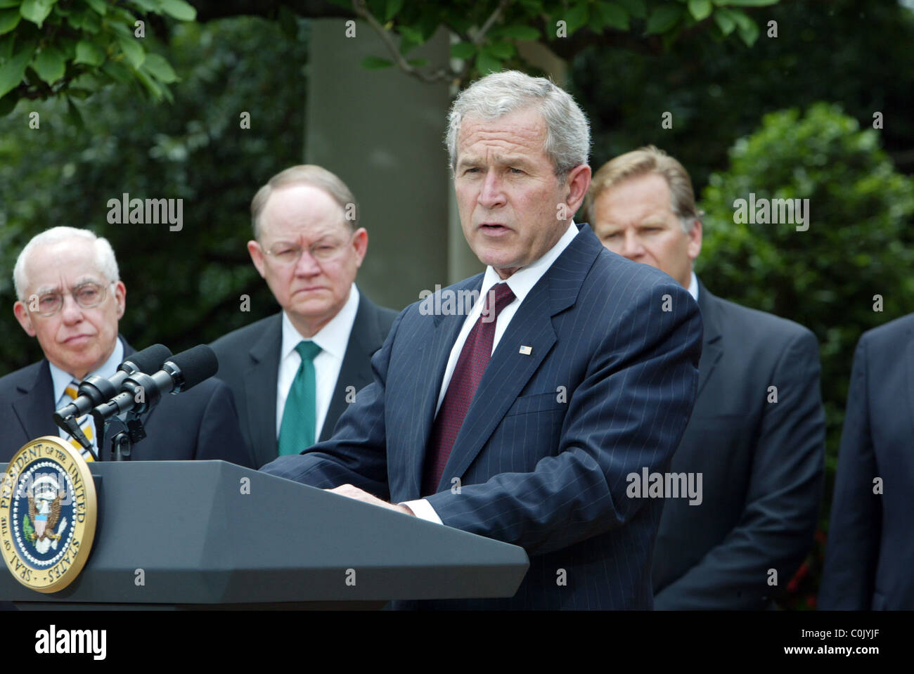 Le Président George W Bush a signé la loi sur les modifications de la FISA H.R le jardin de roses à la Maison Blanche à Washington DC, USA - 10.07.08 Banque D'Images