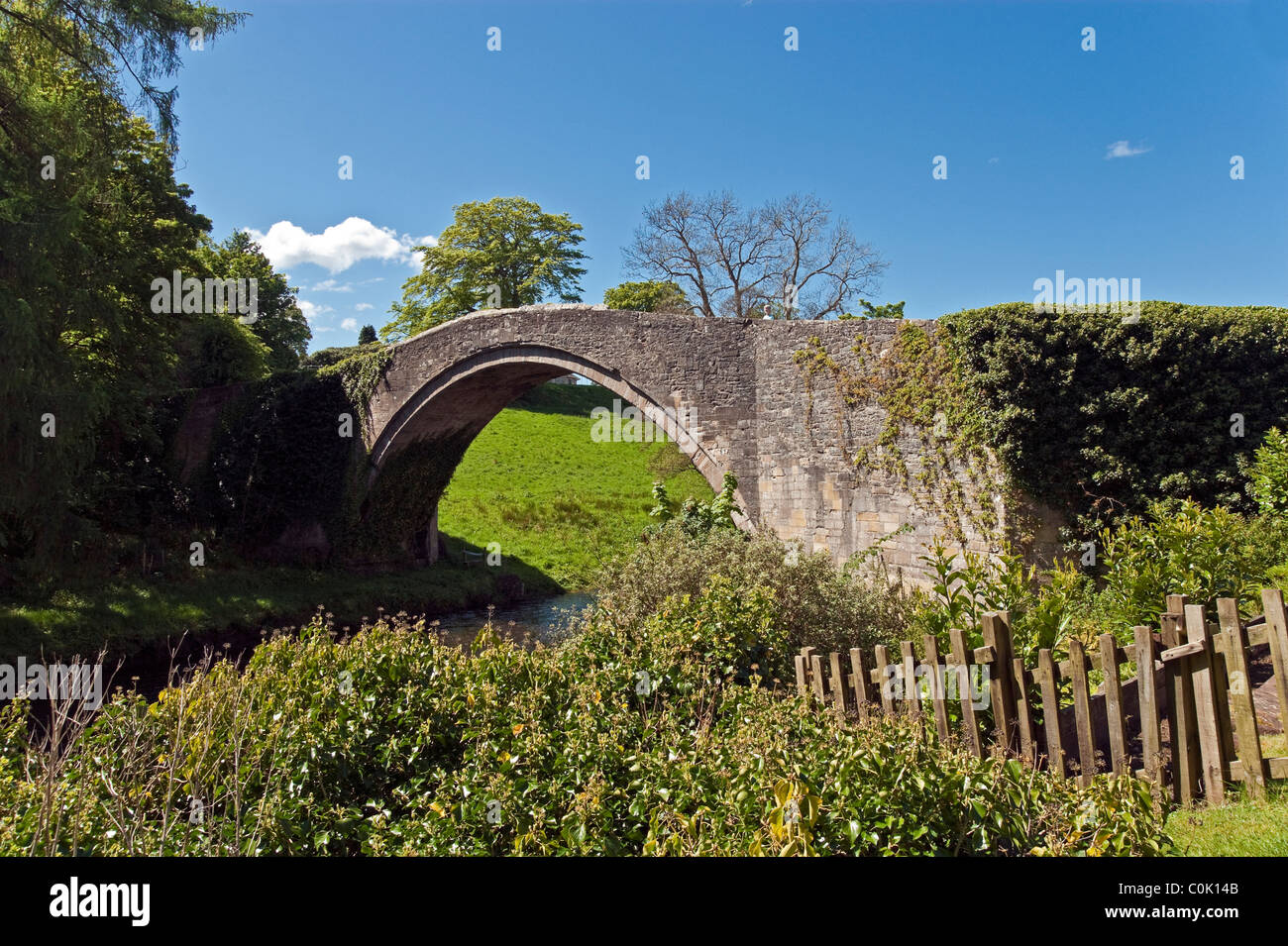 Cité médiévale Brig O'Doon au Burns National Heritage Park à Alloway Ecosse enjambant la rivière Doon Banque D'Images