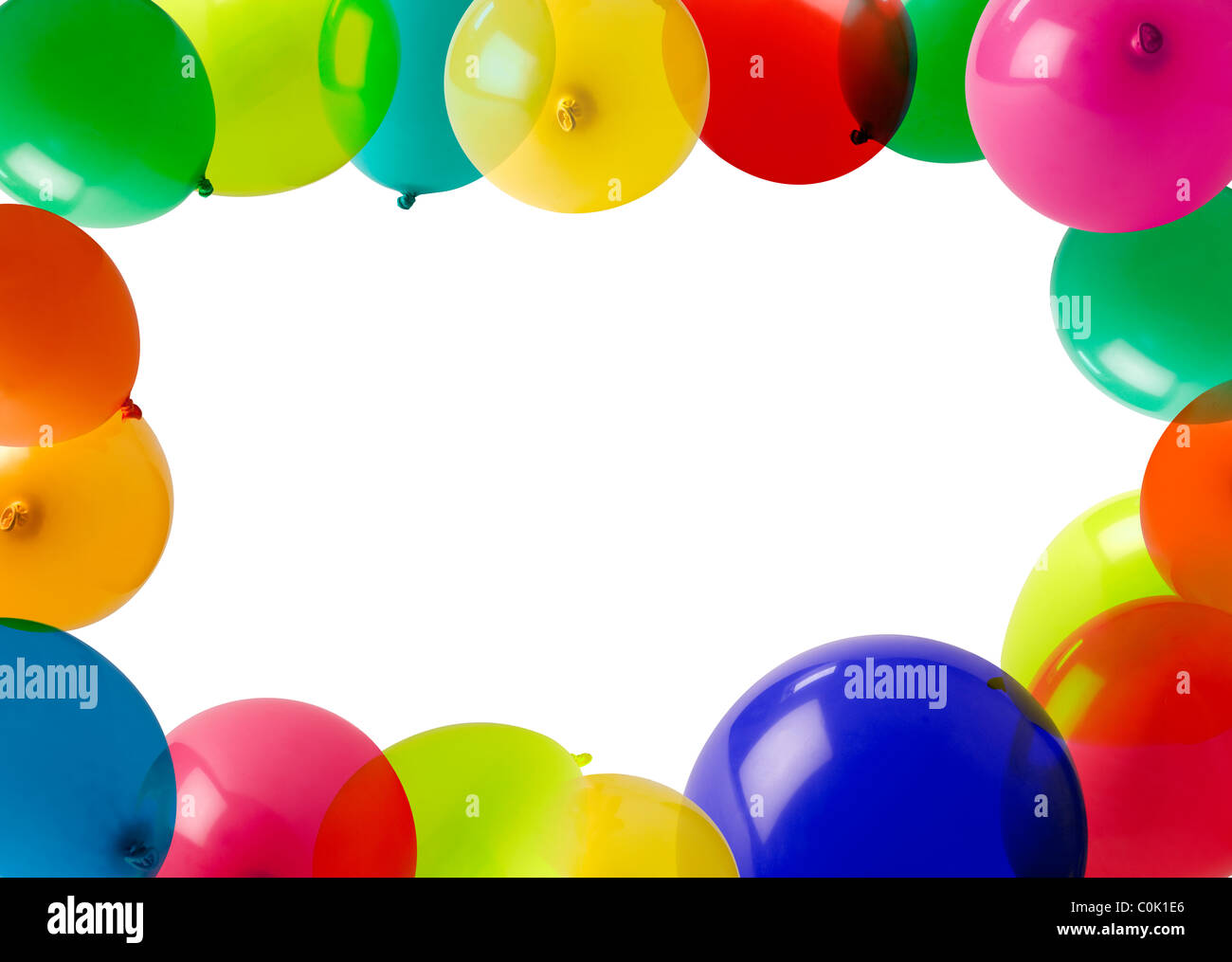 Ballons colorés formant un châssis à l'espace blanc vide au milieu Banque D'Images