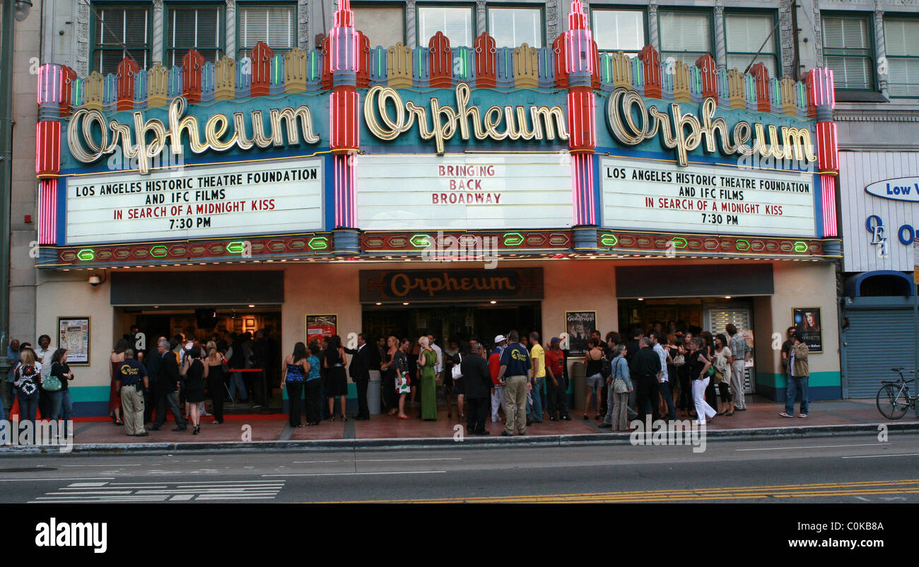 L'atmosphère du centre-ville 2008 Film Festival's Premiere de 'In Search of a Midnight Kiss' au Orpheum Theate, Los Angeles Banque D'Images