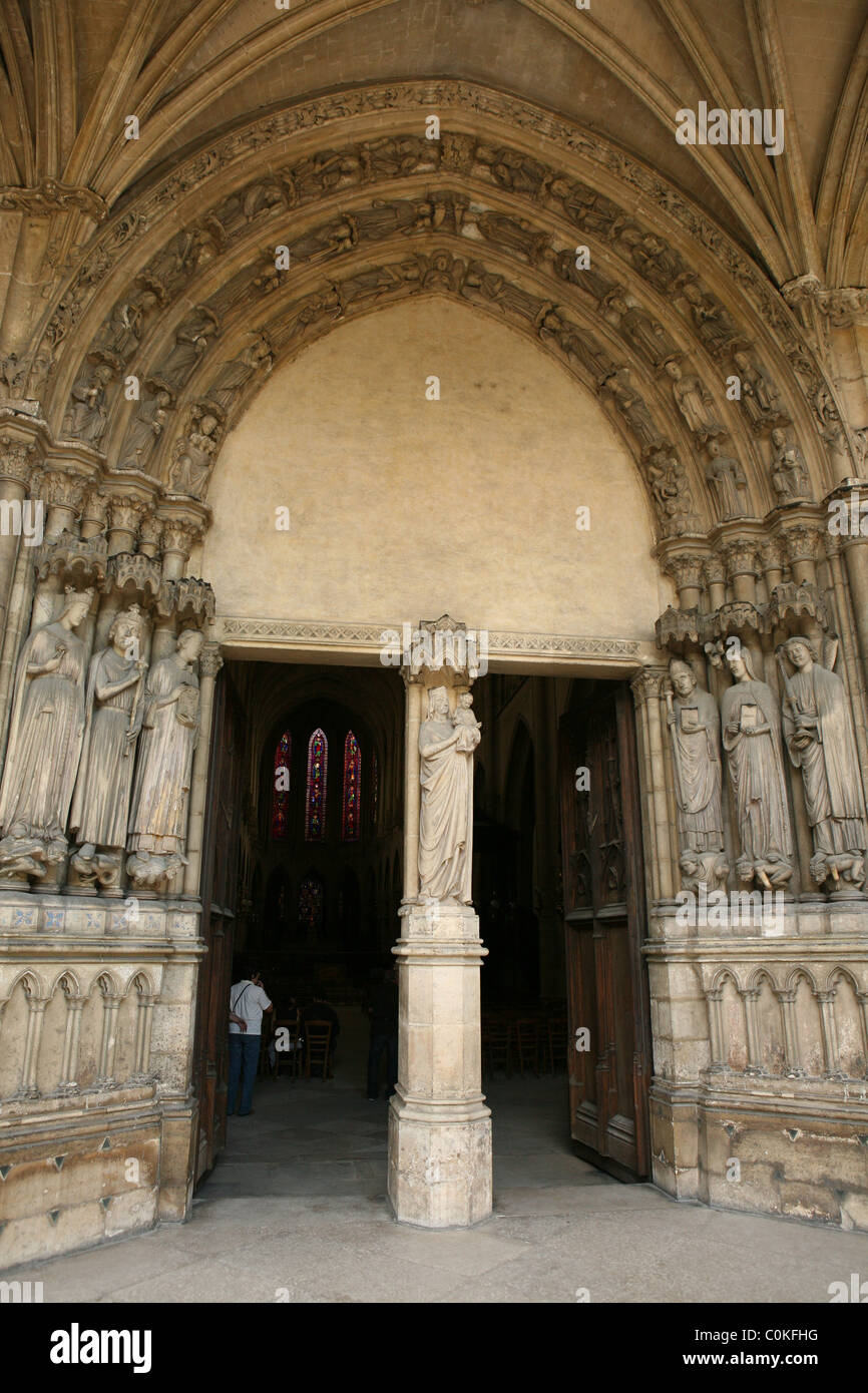 Porte dans l'église de Saint-Germain L'Auxerrois, Paris France Europe Banque D'Images