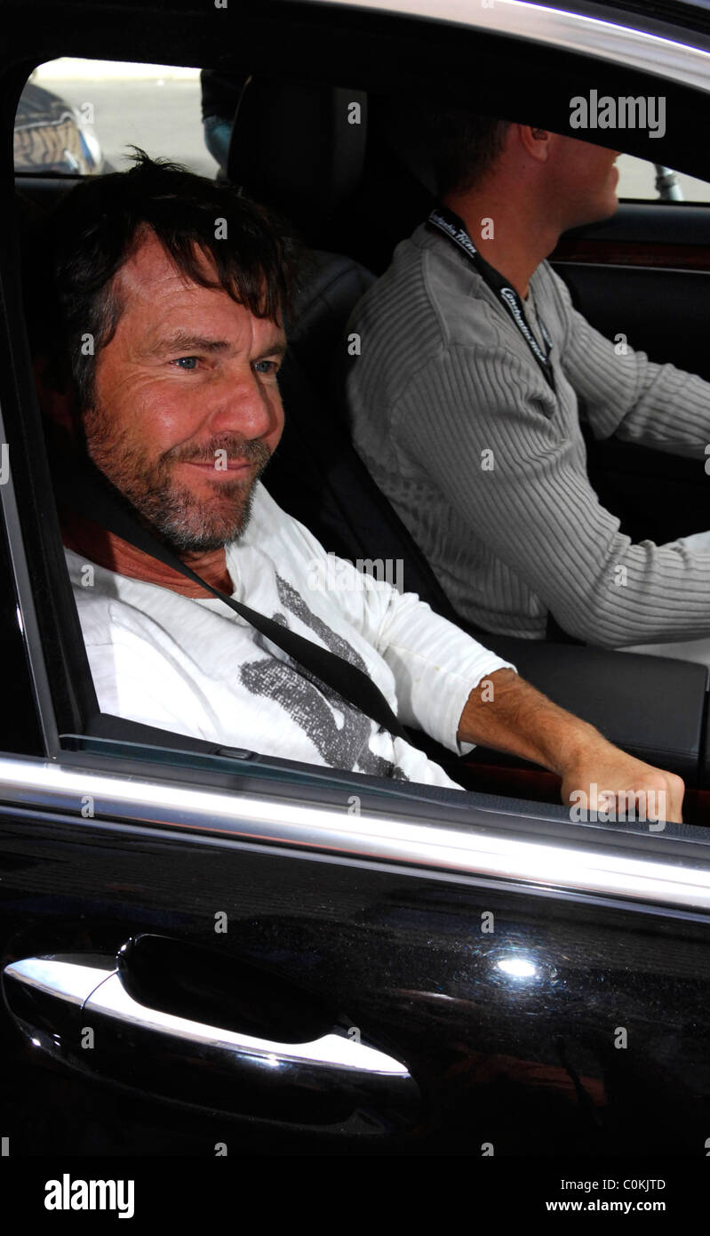 Dennis Quaid assis dans une voiture à l'extérieur de l'hôtel Regent Berlin, Allemagne - 05.08.08 ** Non disponible pour les quotidiens allemands** Banque D'Images