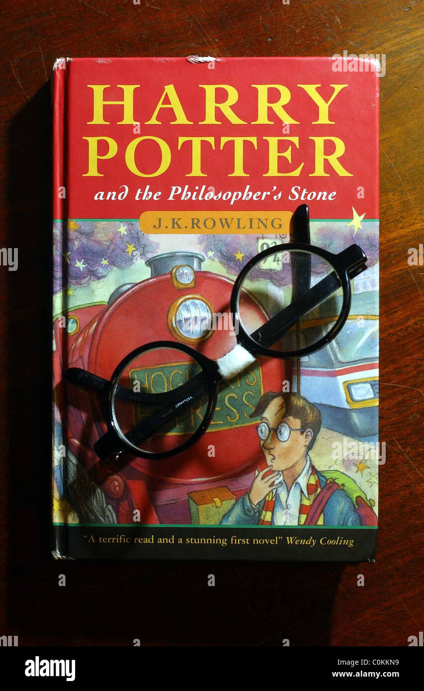 Première édition rare de l'JK Rowling Harry Potter et la pierre philosophale. Banque D'Images