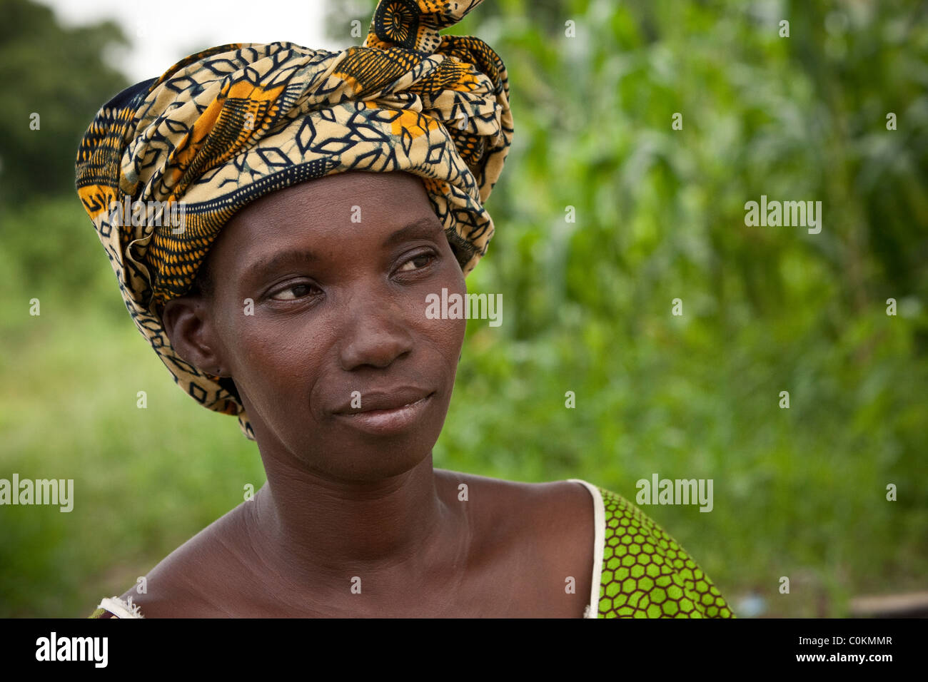 Portrait d'une femme à Safo, un village à 15 km à l'extérieur de Bamako, Mali, Afrique de l'Ouest. Banque D'Images