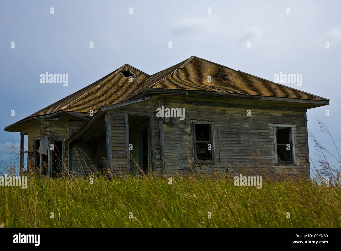 Une ferme abandonnée dans les prairies canadiennes, l'Alberta Banque D'Images