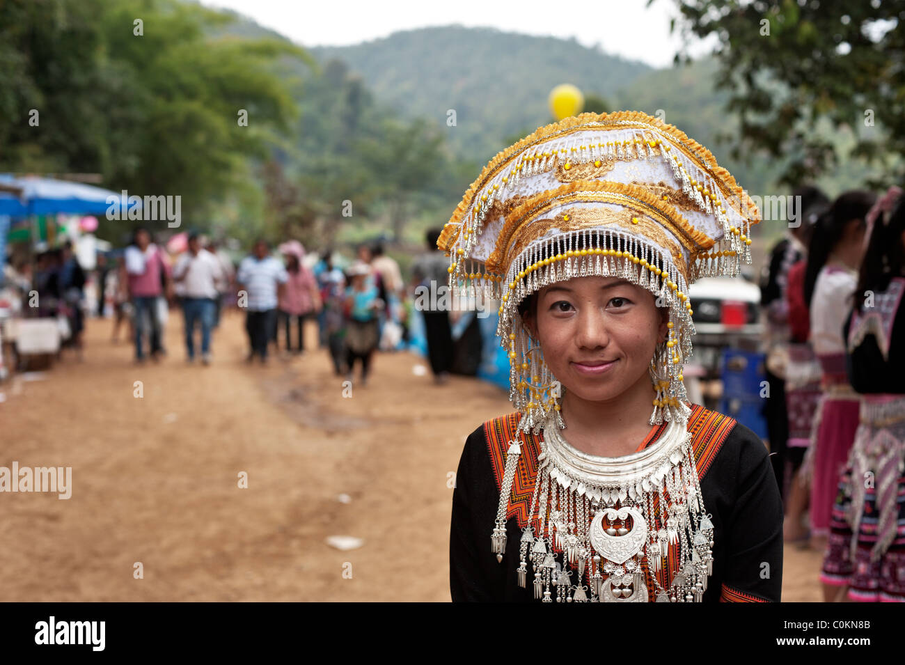 Femme Hmong vêtements traditionnels à la nouvelle année festival à Hung Saew village, Chiang Mai, Thaïlande. Banque D'Images