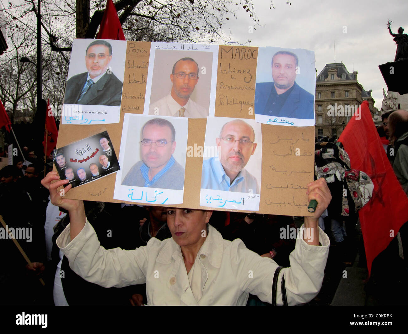 Paris, France, démonstration en Libye, en appui à la révolution libyenne, marchage des femmes, manifestant, Holding Sign, printemps arabe, politique Banque D'Images