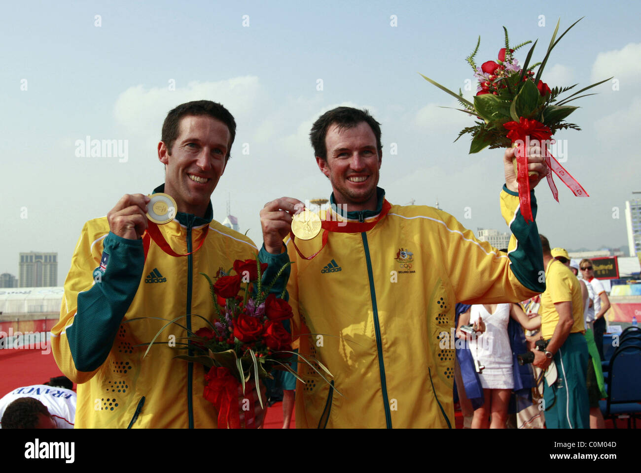 Nathan Wilmot et Malcolm Page d'Australie célèbrent leur médaille d'or chez les hommes 470 Qingdao, Chine - 18.08.08 ** ** Banque D'Images