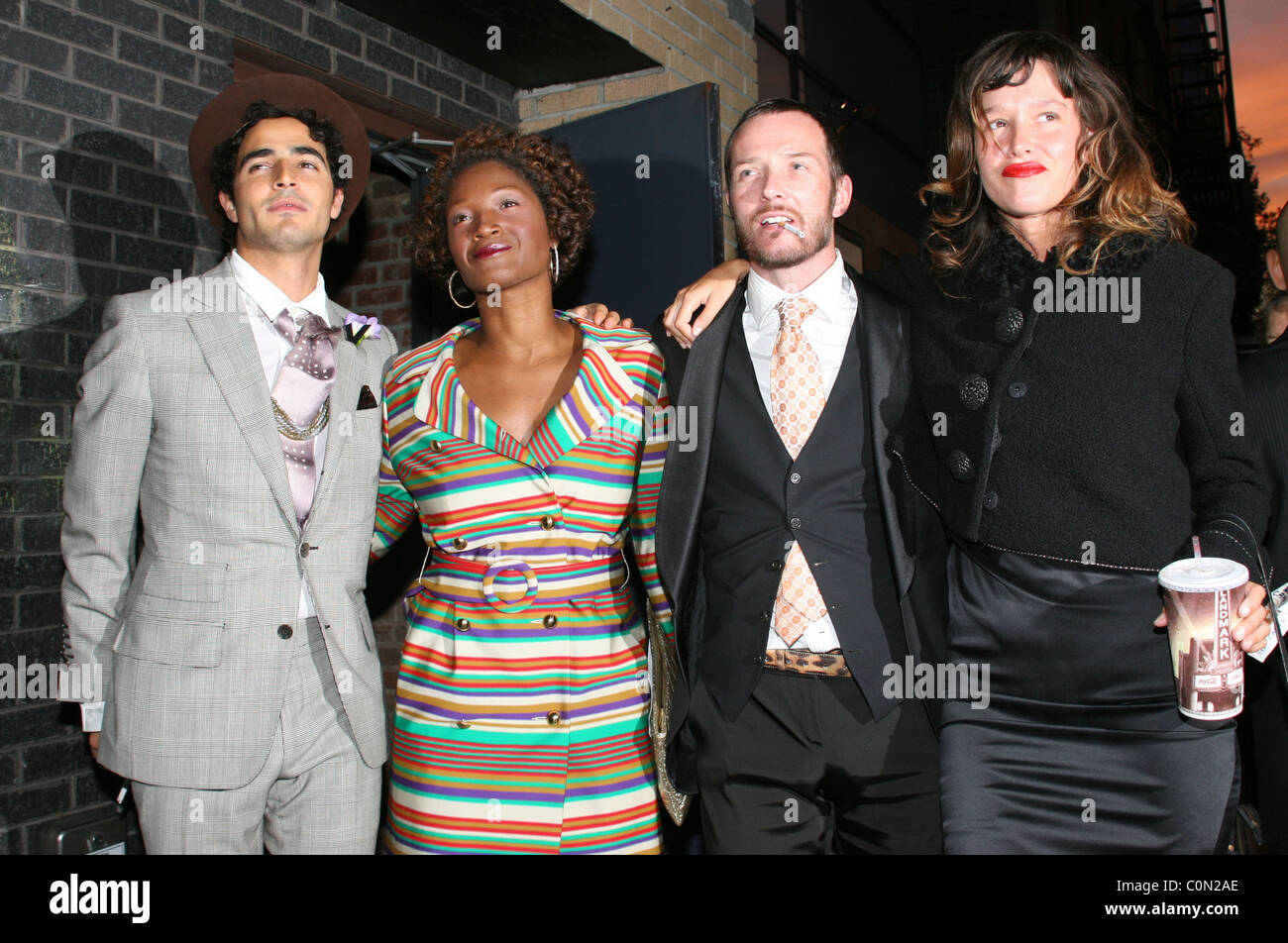 Zac Posen, Yolanda Ross, Scott Weiland, Paz de la Huerta 'étouffer' tenue à la Sunshine Cinema New York City, USA - Banque D'Images