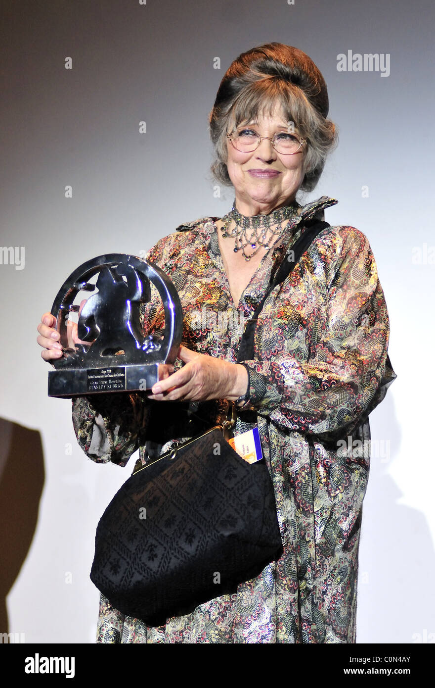 Kristiane Kubrik, veuve de Stanley Kubrik, acceptant les Sitges Film Festival 'Time Machine' Prix au nom de son défunt Banque D'Images