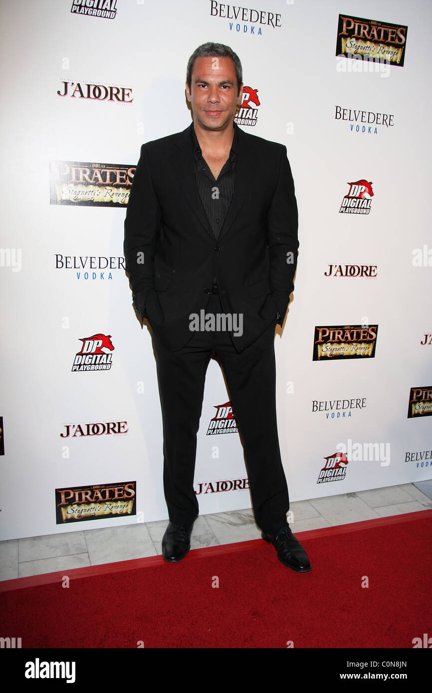 Steven St.Croix Digital Playground présente la première mondiale de 'Pirates II : Stagnetti's