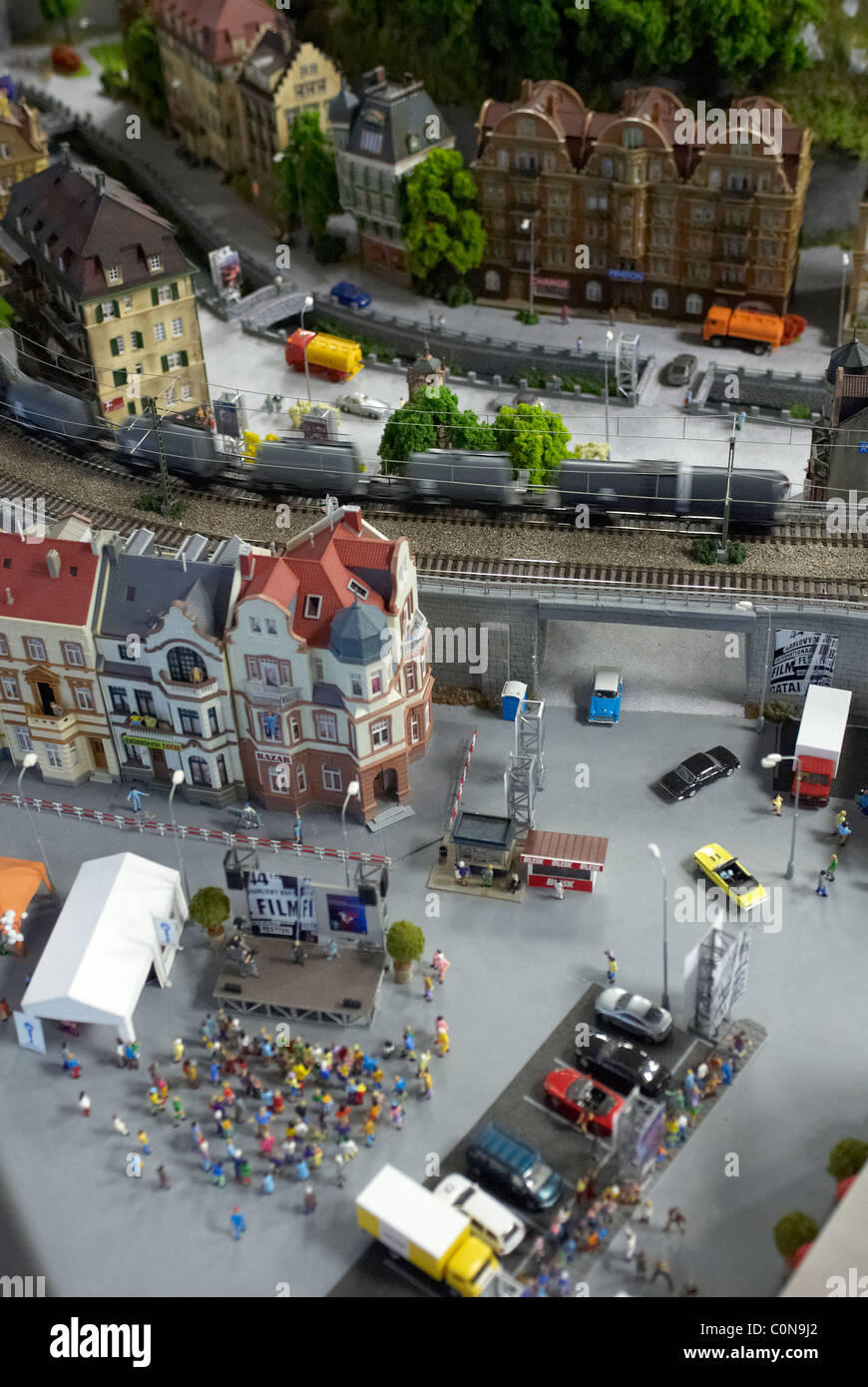 200 Figurines Miniatures Peintes Pour Maquettes De Gare, Dioramas Et Expositions