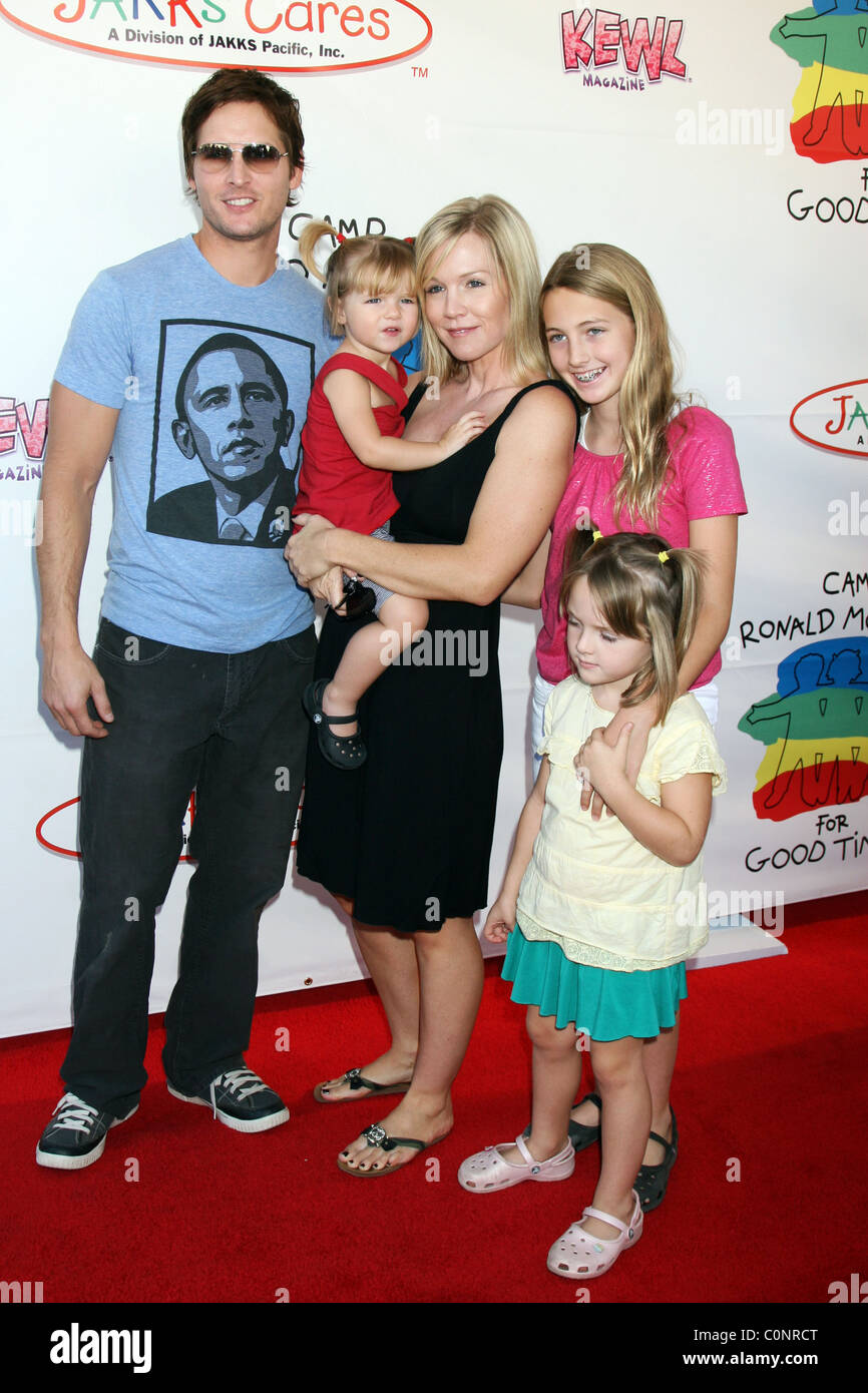 Peter Facinelli et Jennie Garth & leurs filles Luca, Lola, Fiona et Ronald McDonald Camp 16e Congrès annuel de l'Halloween de la famille Banque D'Images