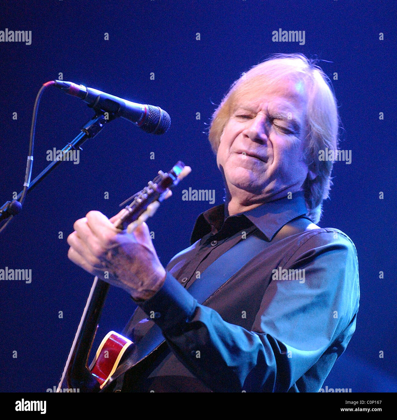 Justin Hayward les Moody Blues d'effectuer la première des deux concerts sold out à l'Heineken Music Hall. Amsterdam, le Banque D'Images