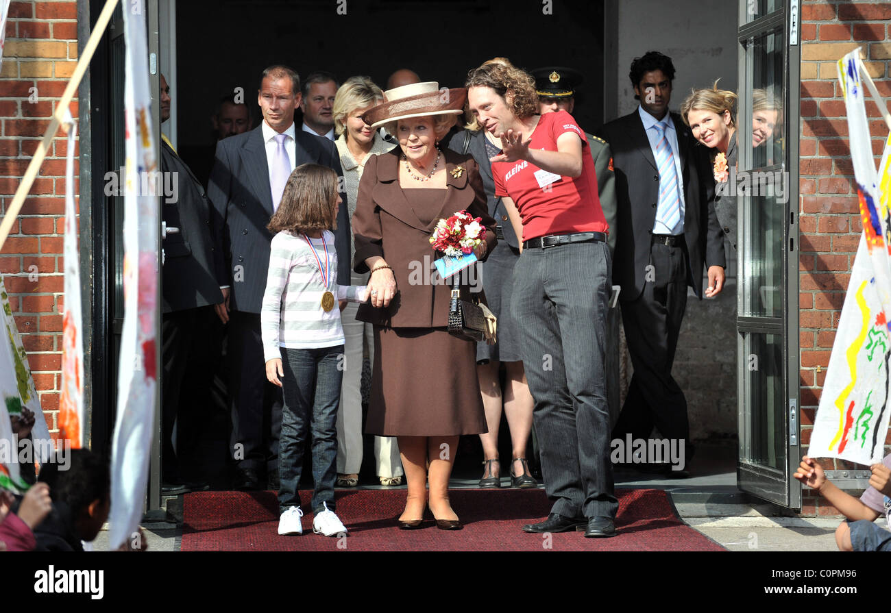 La Reine Beatrix assiste à l'ouverture de la maison de Aristoteles, un nouveau musée pour enfants à Cultuurparc "Westergasfabriek Banque D'Images
