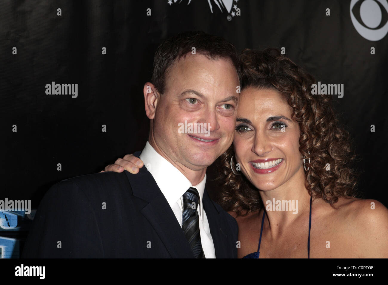 Gary Sinise et Melina Kanakaredes l 'CSI : New York' 100e show de travail à l'hôtel Edison - Arrivées Los Angeles, Californie Banque D'Images
