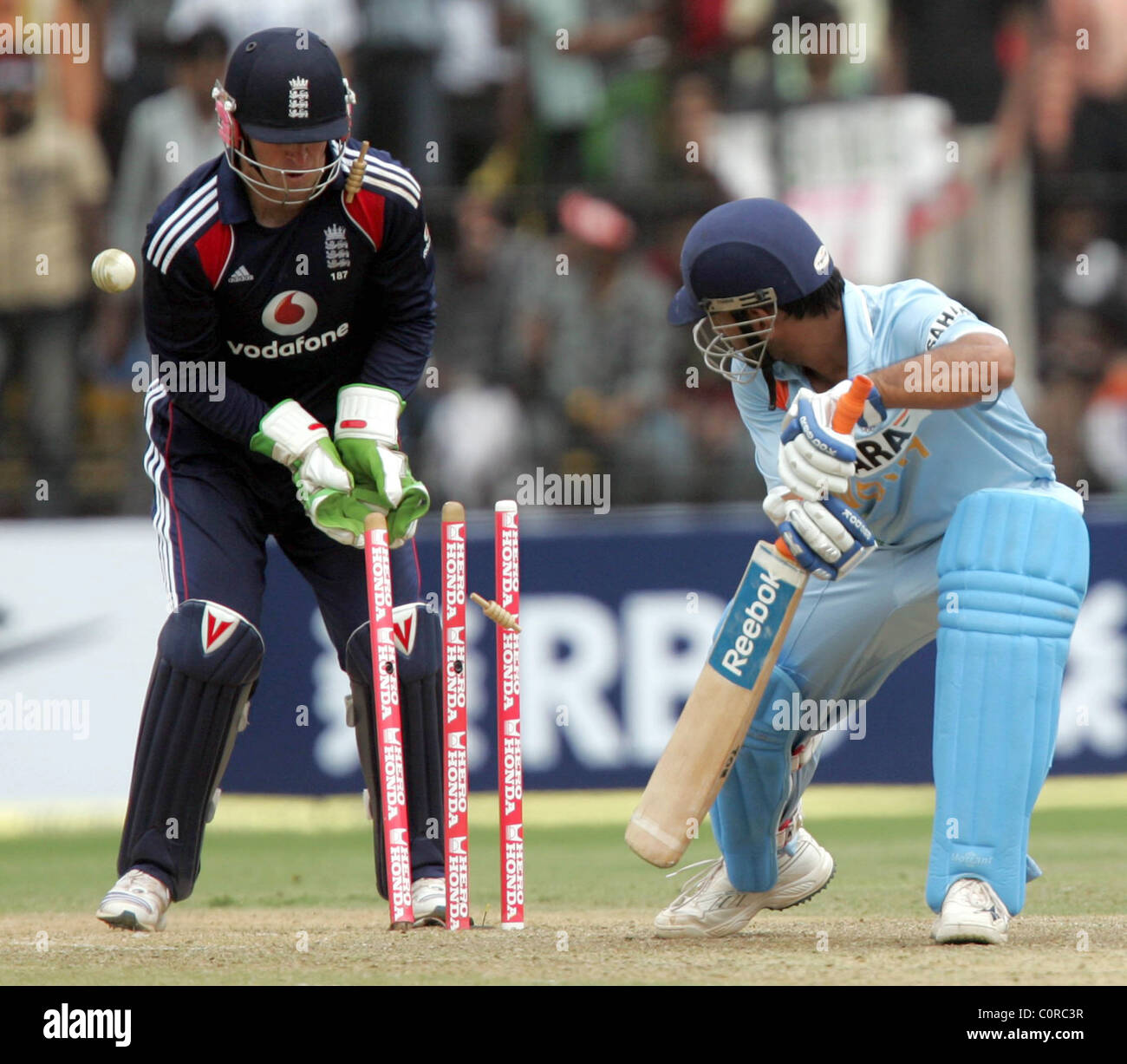 Ms Dhoni Inde Contre L Angleterre 08 09 Serie De Cricket L Inde A Gagne Le Premier Jour Par 158 International Execute Rajkot Inde Photo Stock Alamy