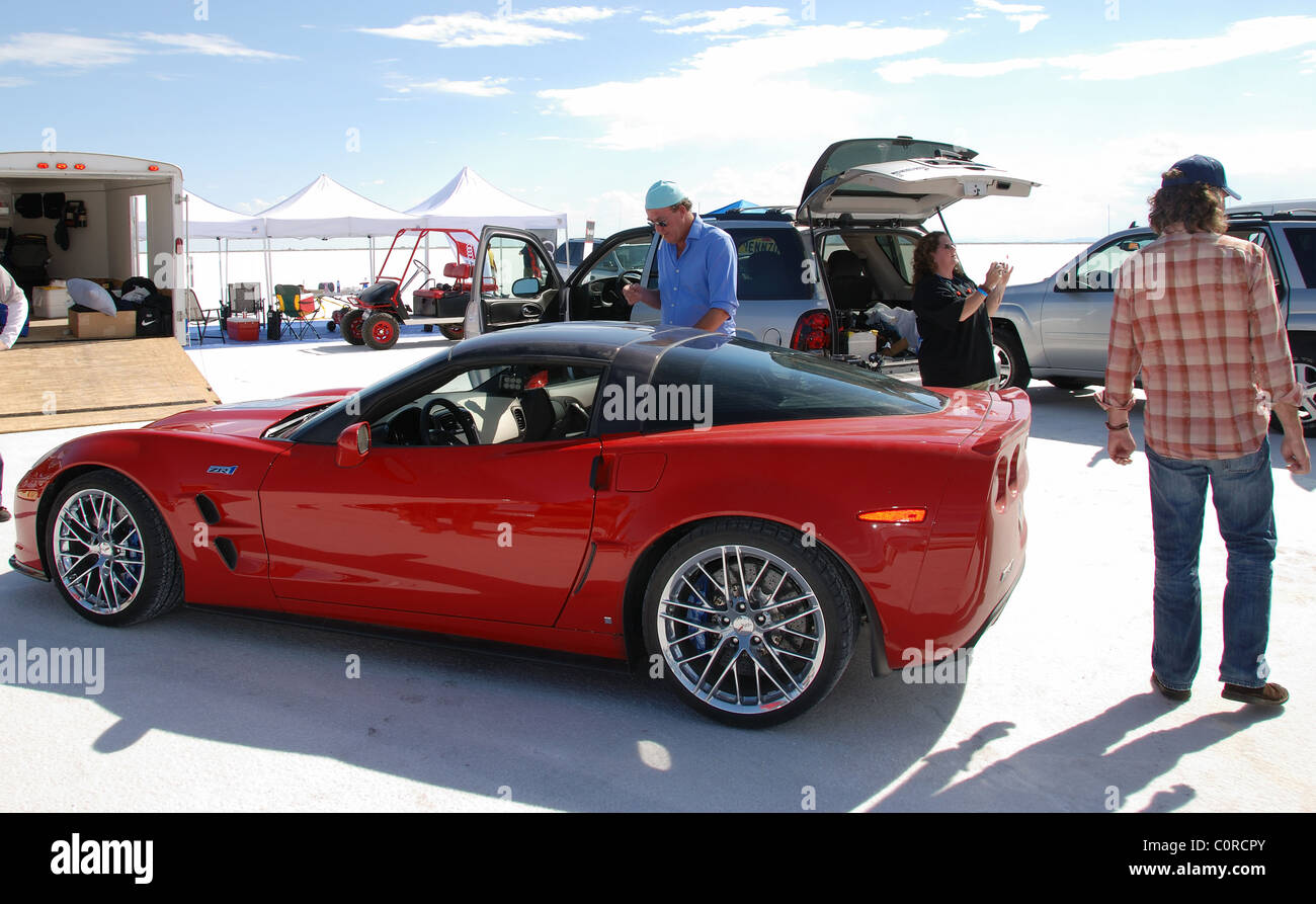 Jeremy Clarkson et James May à côté d'une Chevrolet Corvette ZR1 le