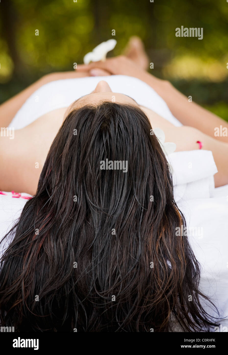 Woman getting spa treatment Banque D'Images