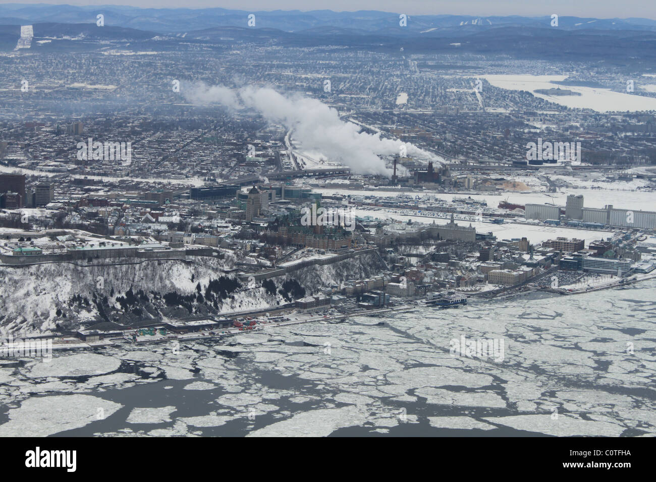Frozen Fleuve Saint-Laurent, au Québec, près de la ville de Québec Banque D'Images
