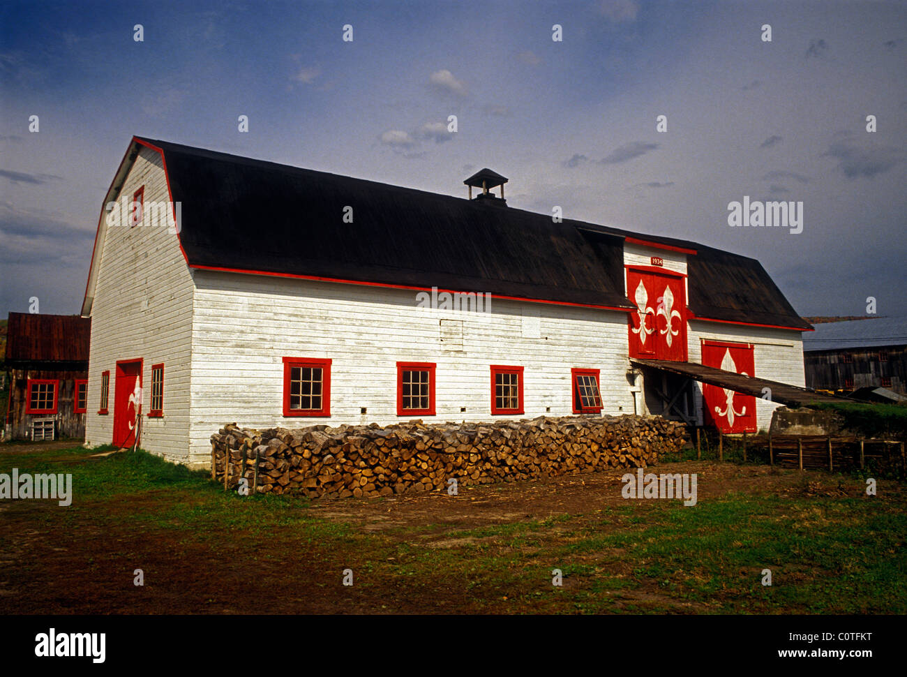 Grange, Fleur de Lys, emblème de la ville de Saint Joachim, Province de Québec, Canada, Banque D'Images