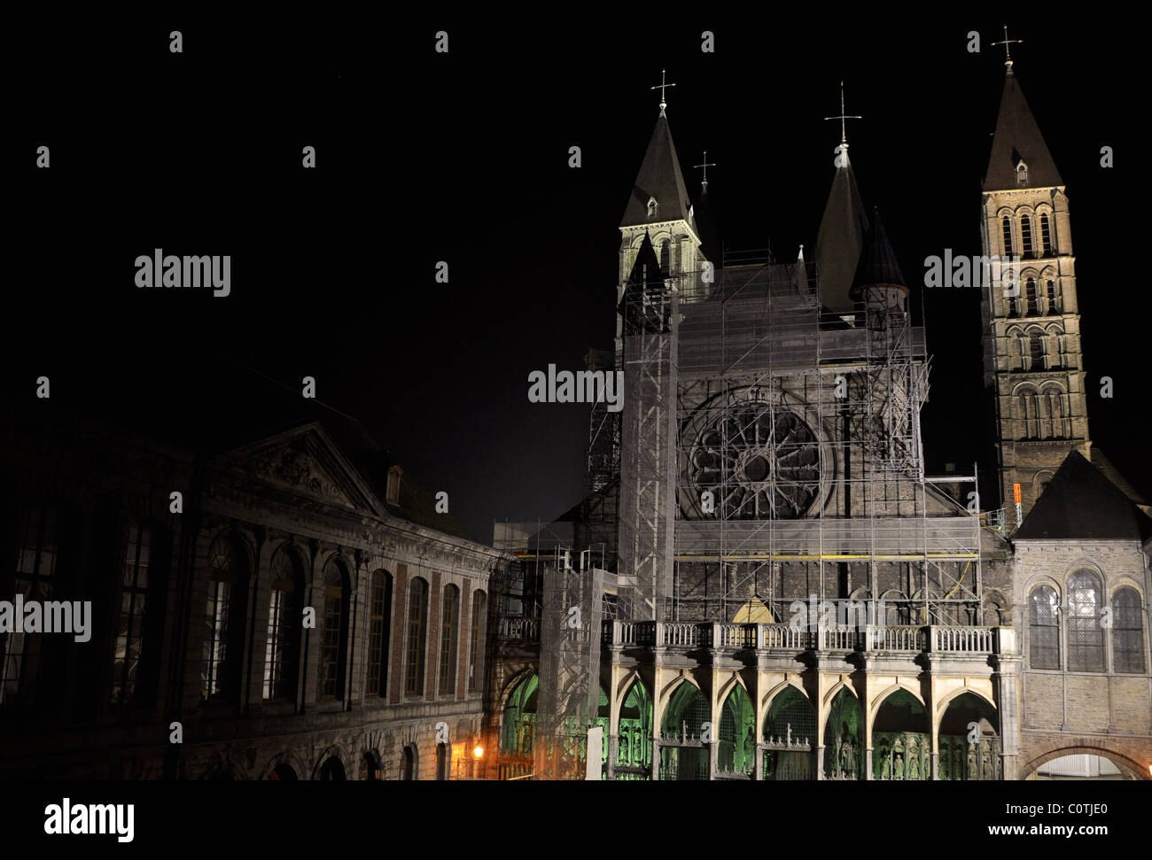 La cathédrale de Notre-Dame à Tournai, la deuxième plus ancienne ville de Belgique. La Cathédrale est inscrite au Patrimoine de l'Unesco. Banque D'Images