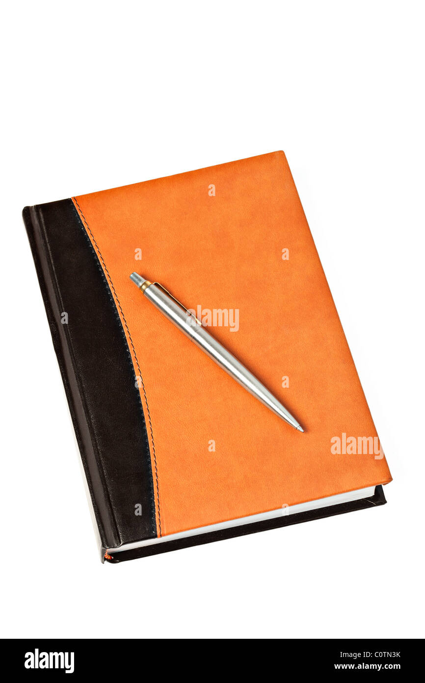 Journal intime et stylo sur isolé de table Banque D'Images