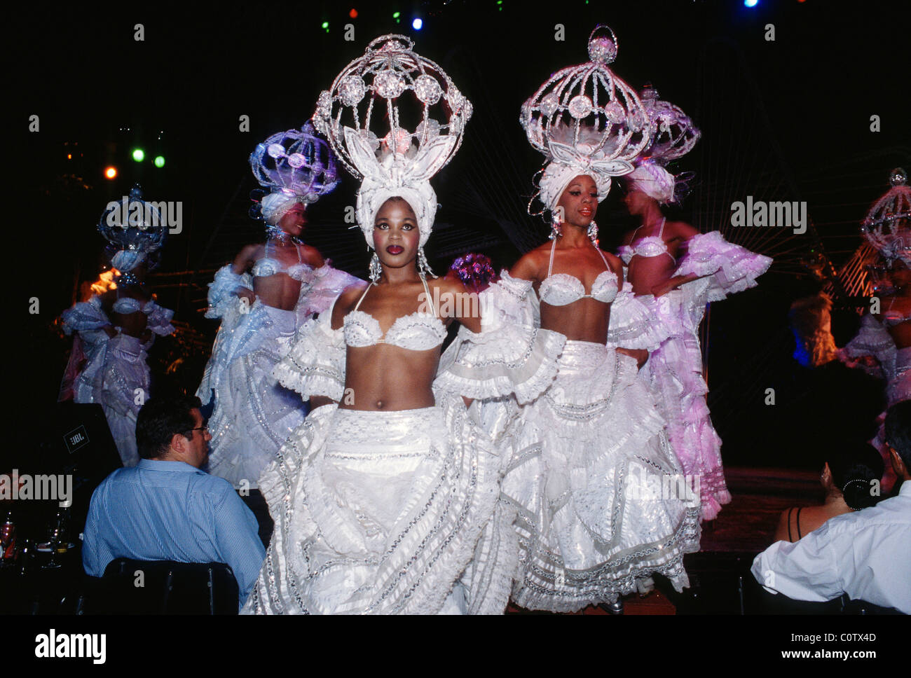 La Havane Cuba La Discotheque Tropicana Plus De 0 Artistes Effectuer Au Cours Des Annees 50 S Style Cabaret Paradis Sous Les Etoiles Photo Stock Alamy