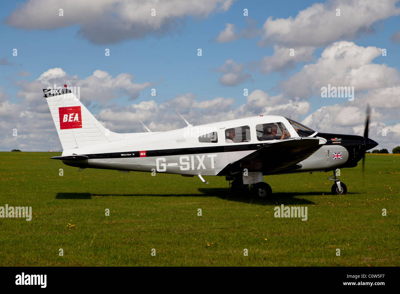 Piper PA-28-161 Cherokee Warrior ll, reg G-Sixt, à Sywell Banque D'Images