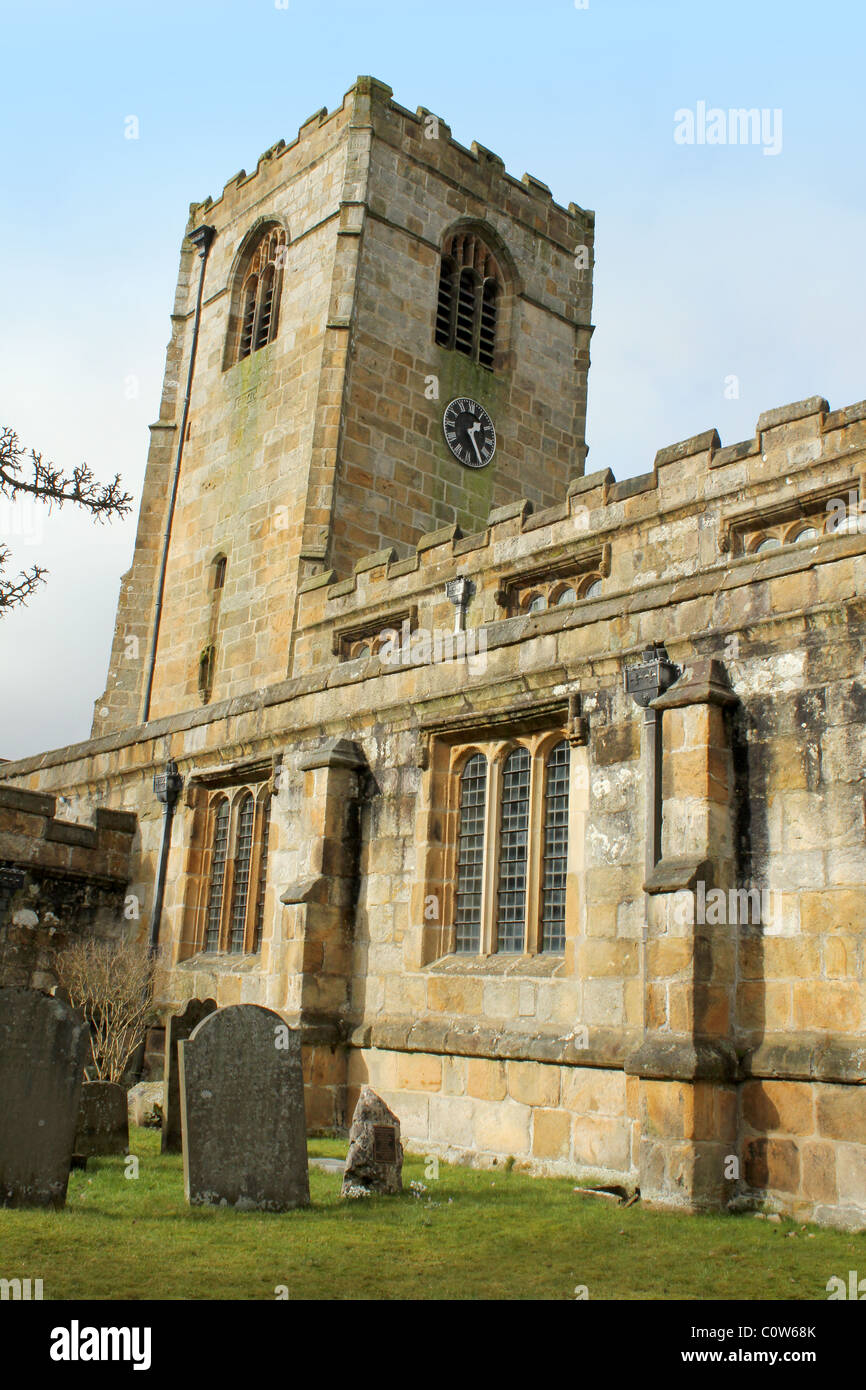 St Michel Archange Kirby Malham dans le Yorkshire Dales une église médiévale datant du 15e siècle et de la première année indiquée Banque D'Images