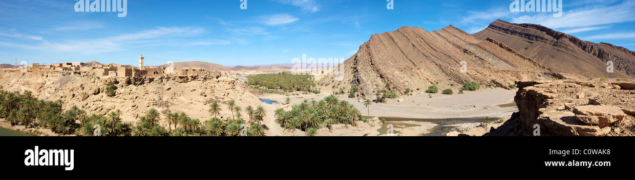 Vue d'un paysage sauvage et désert dans le sud du Maroc Banque D'Images