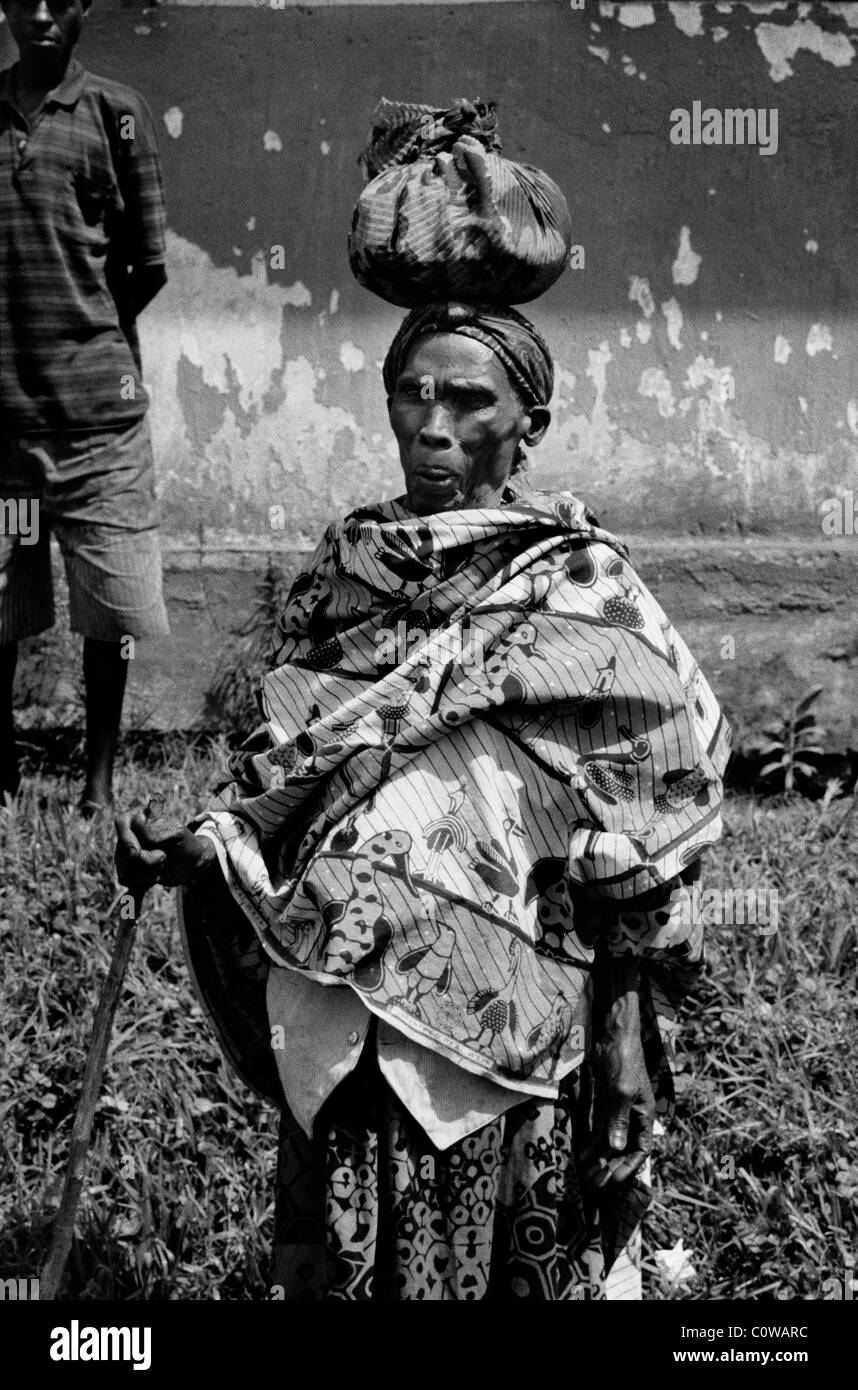 Ancien Portrait femme burundaise, le nord du Burundi Banque D'Images