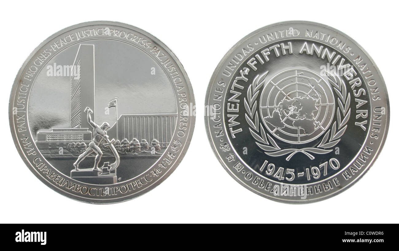25e anniversaire 1945-1970 Sterling médaillon de l'Organisation des Nations Unies, l'avers et le revers. Les progrès de la justice de paix. Banque D'Images