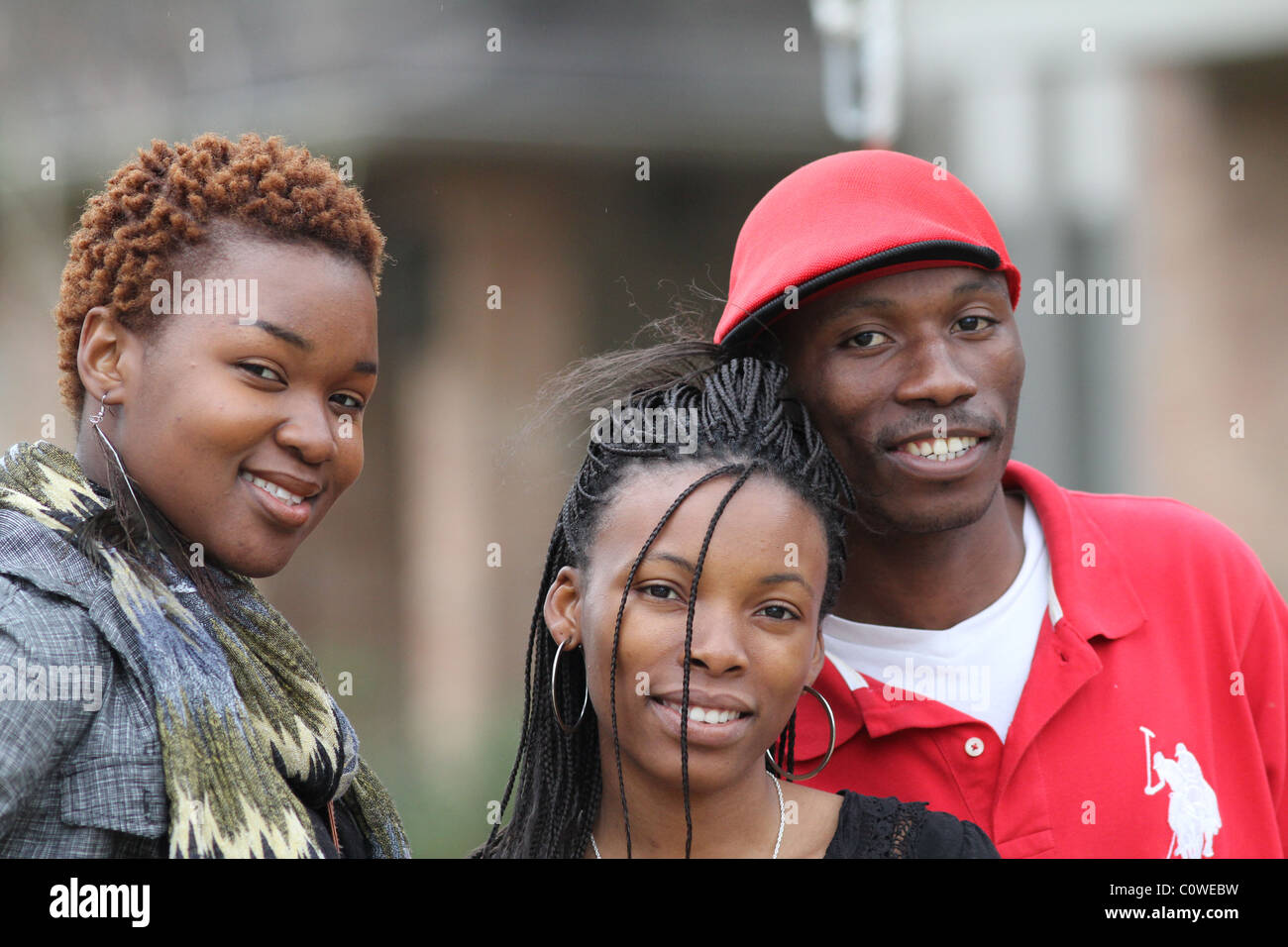 Mon ami de l'Afrique ont toujours sourire sur leur visage et posant pour une photo. Banque D'Images