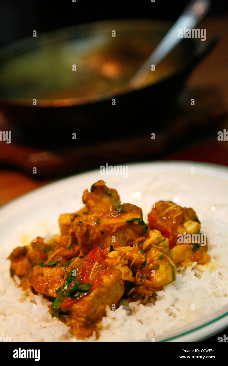 Poulet au curry balti plat à Al Frash restaurant dans le Triangle Balti. Birmingham, Angleterre, RU. Banque D'Images