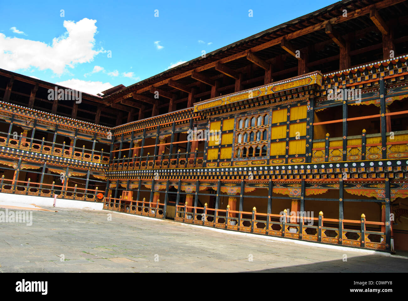 Belle construction en bois du Dzong de Paro, Paro Banque D'Images