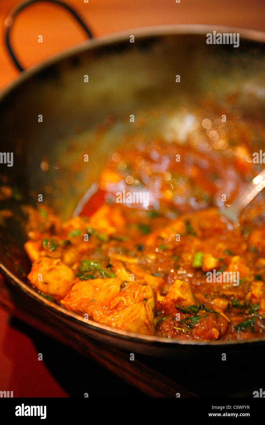 Poulet au curry balti plat à Al Frash restaurant dans le Triangle Balti. Birmingham, Angleterre, RU. Banque D'Images