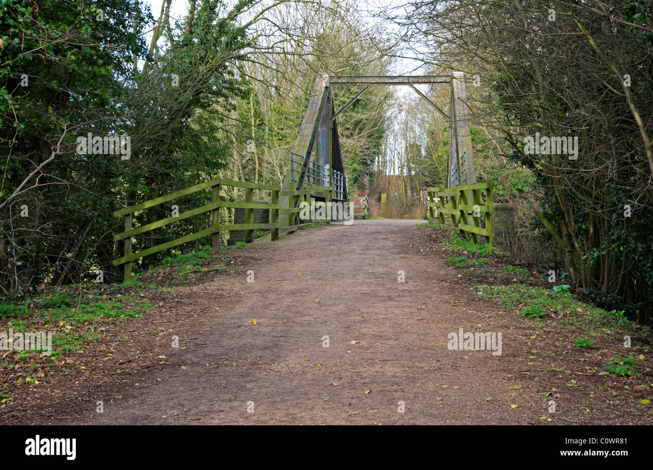 Marriott's Way Old railway crossing un pont bâti à Wymondham, Norfolk, Angleterre, Royaume-Uni. Banque D'Images