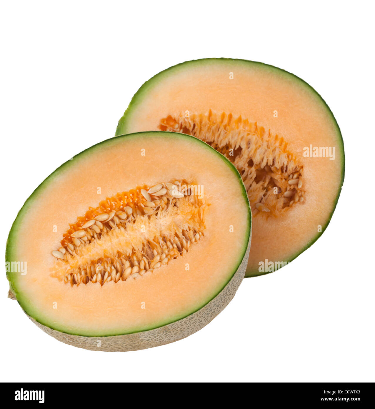 Melon cantaloup coupé en deux isolé sur fond blanc Banque D'Images