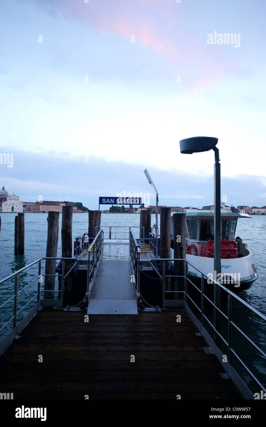 Arrêt de taxi de l'eau du San Marco en Italie Banque D'Images